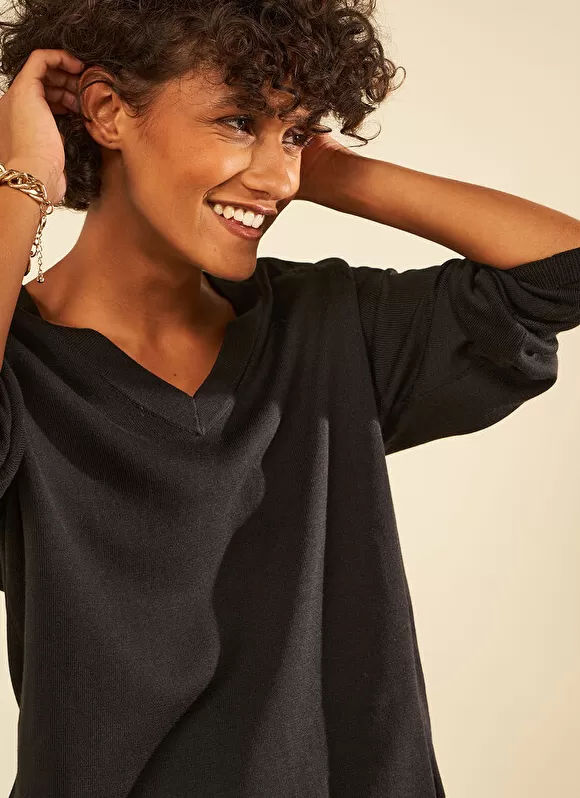 Hot Sud Express Pull A Col V Au Tricotage Jersey Noir Madeleina