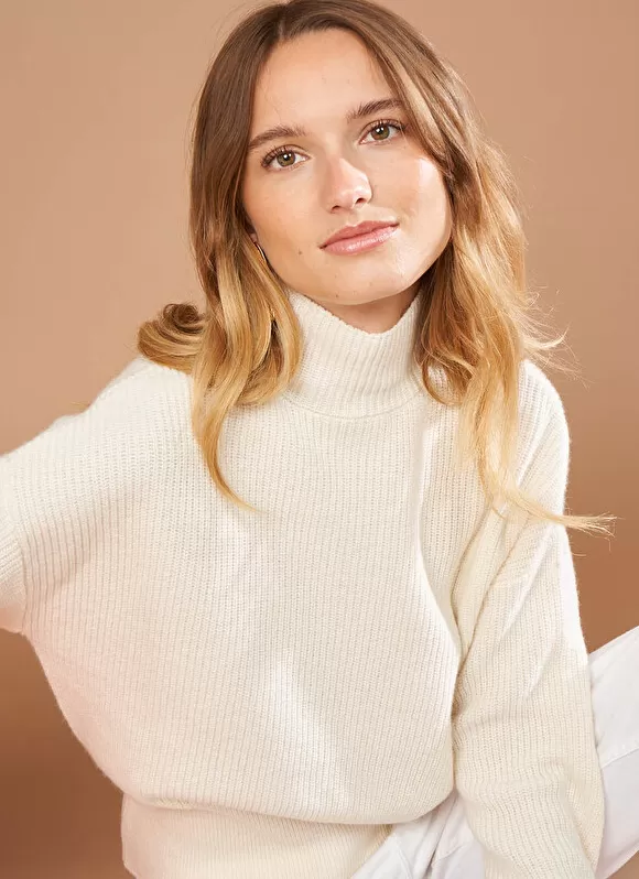 Flash Sale Sud Express Pull Col Montant A Cotes, Volume Large Ecru Maemi