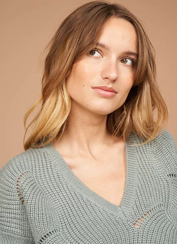 New Sud Express Pull Col V Au Tricotage Ajoure Amande Matido
